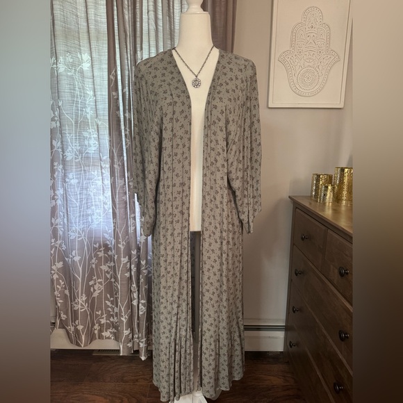 Kimono by MTS - Picture 1 of 1